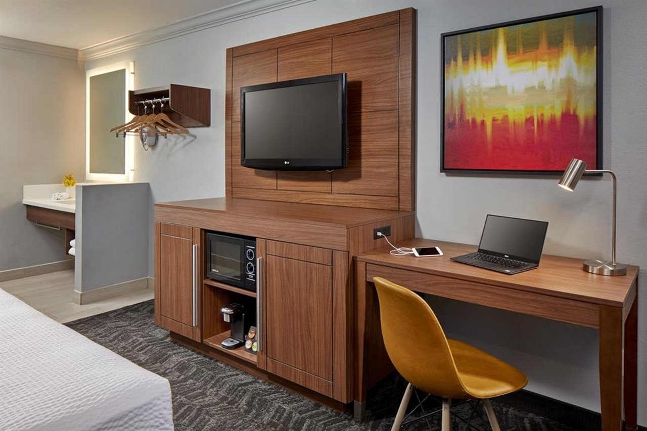 Studio Inn and Suites at Promenade Downey - photo 15