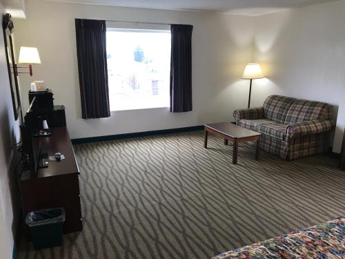 President Inn & Suites - photo 6