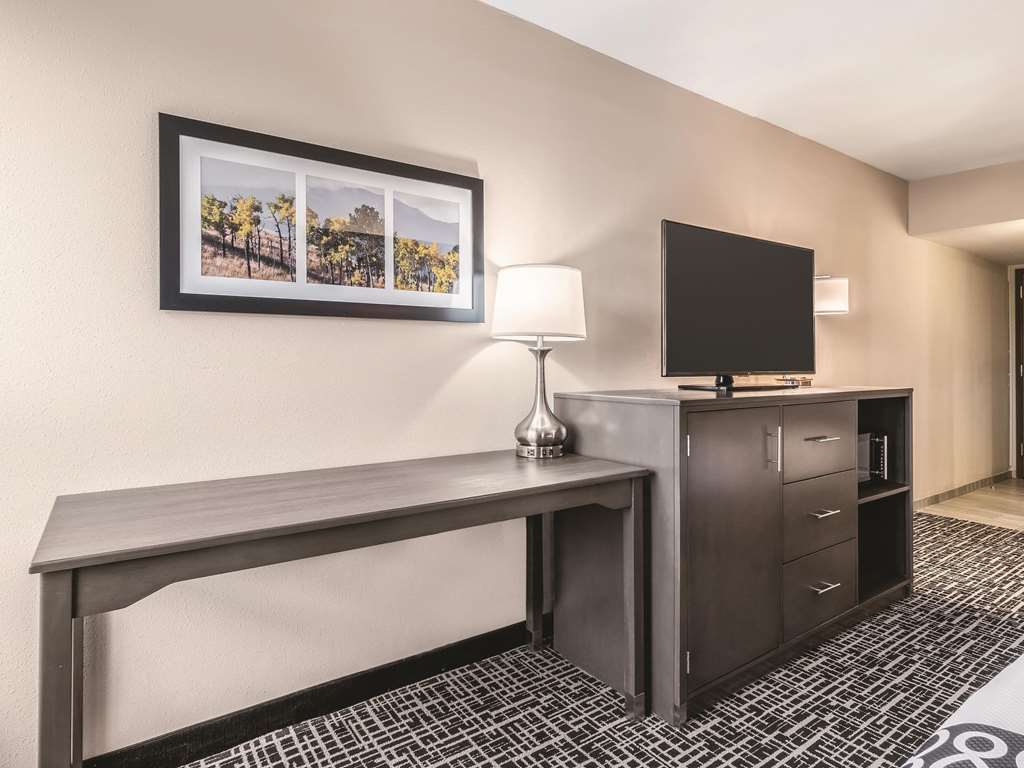 La Quinta Inn & Suites by Wyndham Glenwood Springs - photo 17