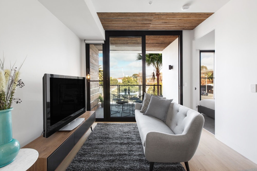Chic 1 Bed with a Sleek Balcony near Shops — 4-Star Luxury Hotel in Melbourne, Australia