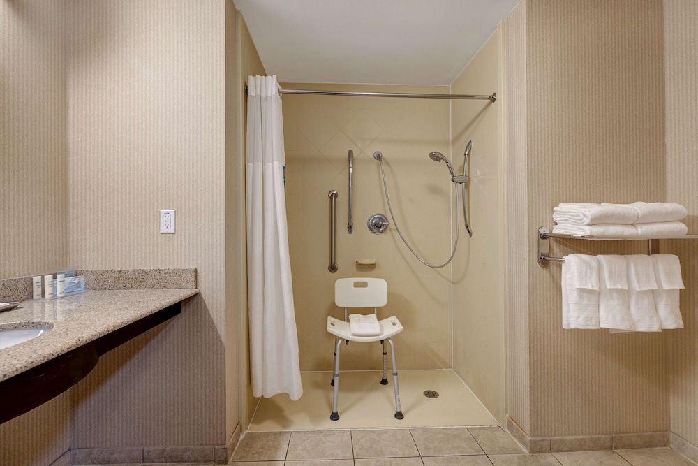Hampton Inn Victoria - photo 30