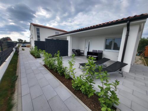 Apartman Tanja & Apartman Tea — 4-Star Luxury Hotel in Galizana, Croatia