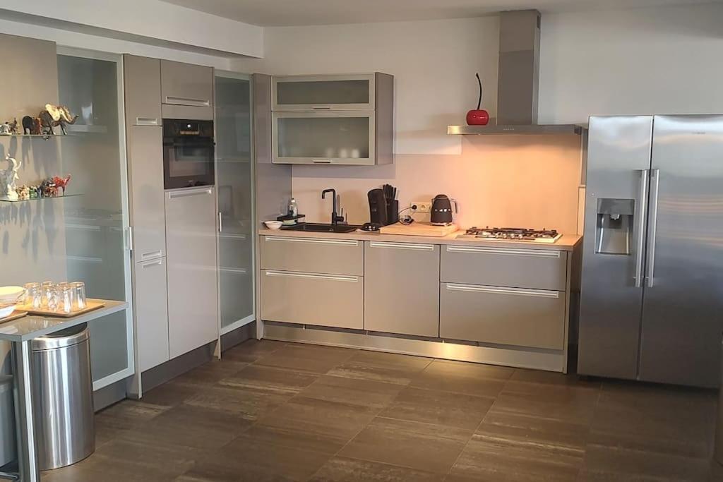 Schitterende Loft Met Gratis Parking Vlakbij Antwerpen — Antwerpen — photo 2