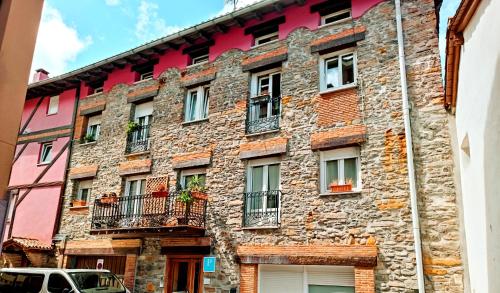 Rin Rooms - carbon neutral hotel in Mutriku