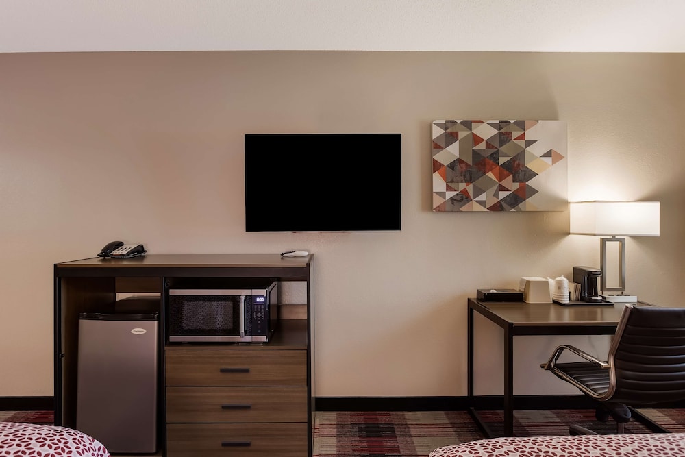 SureStay Hotel by Best Western Higginsville - photo 12