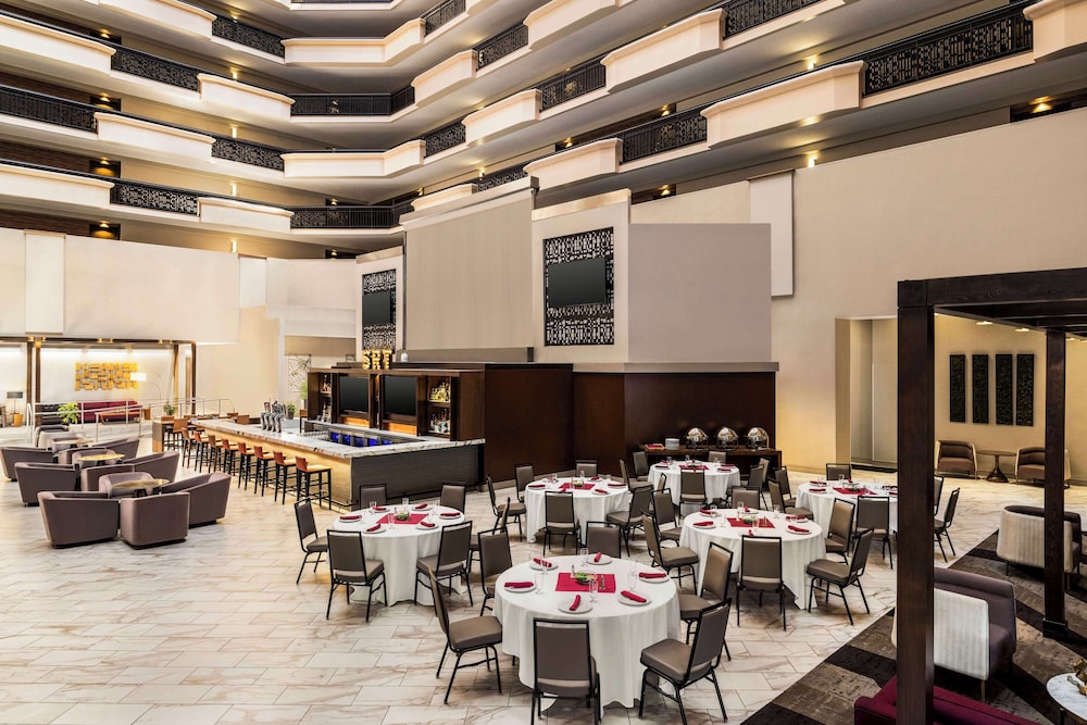 Embassy Suites by Hilton Phoenix Downtown North - photo 6