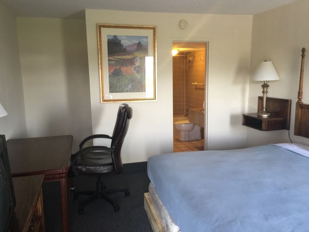 Red Carpet Inn & Suites Muncie - photo 2
