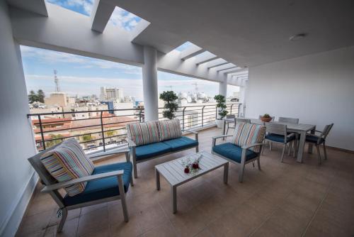 Skylight Megaron