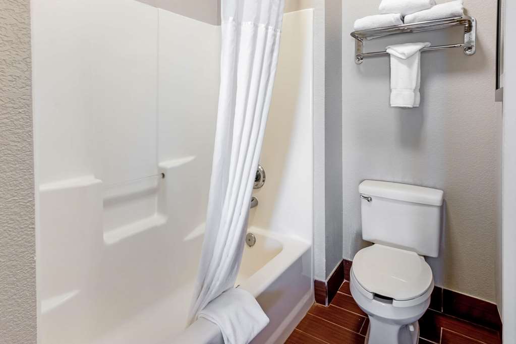 La Quinta Inn & Suites by Wyndham Roswell - photo 16