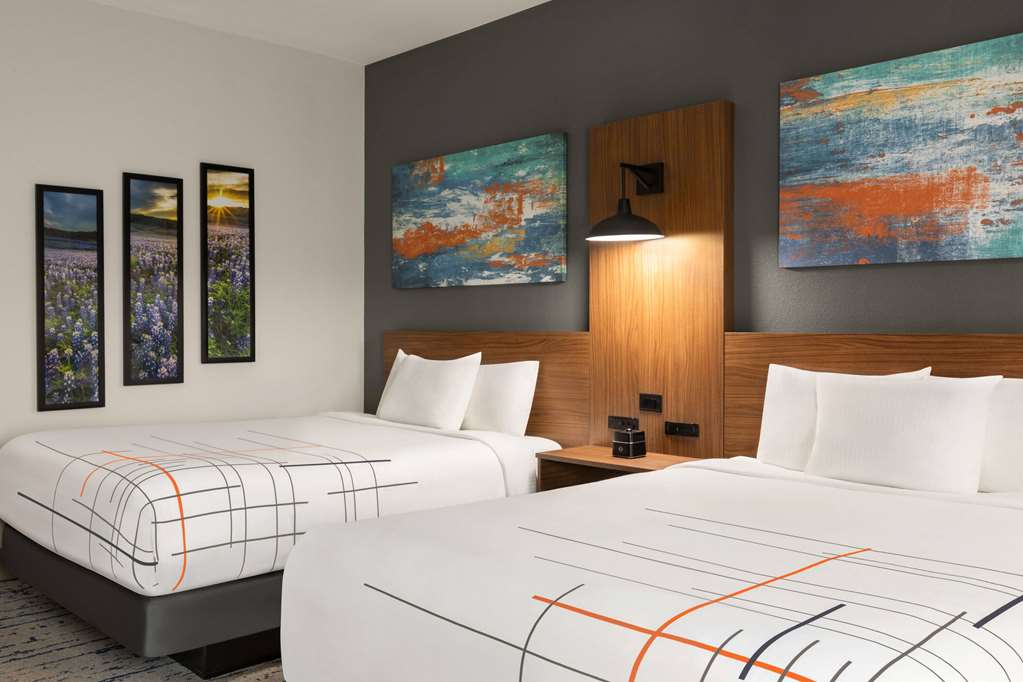 La Quinta Inn & Suites by Wyndham Austin South - photo 11
