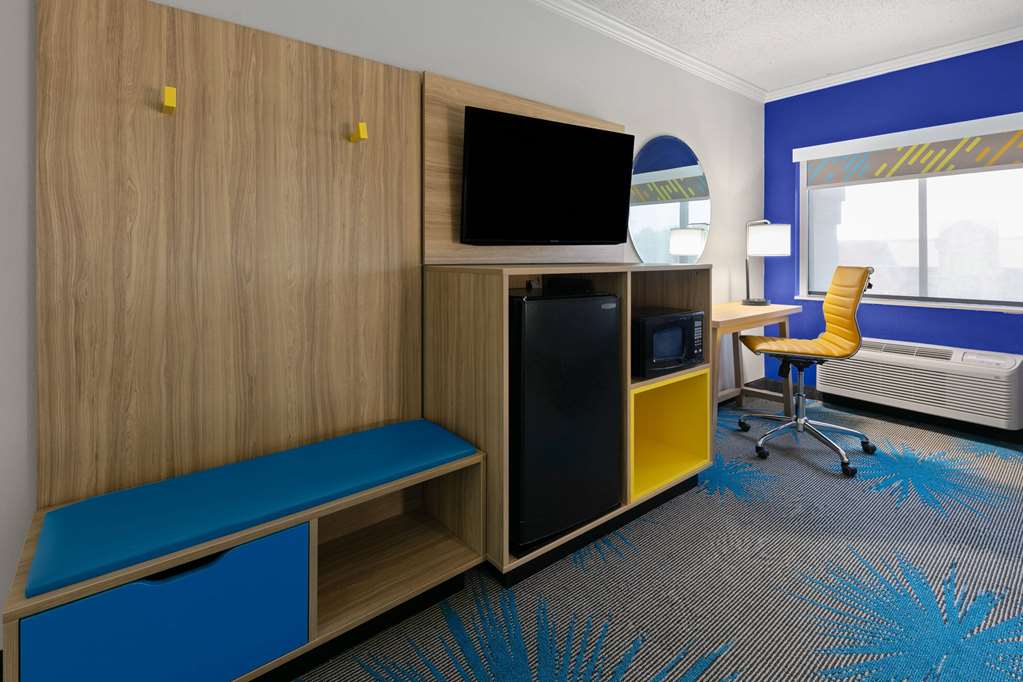 Days Inn by Wyndham Fort Smith - photo 15
