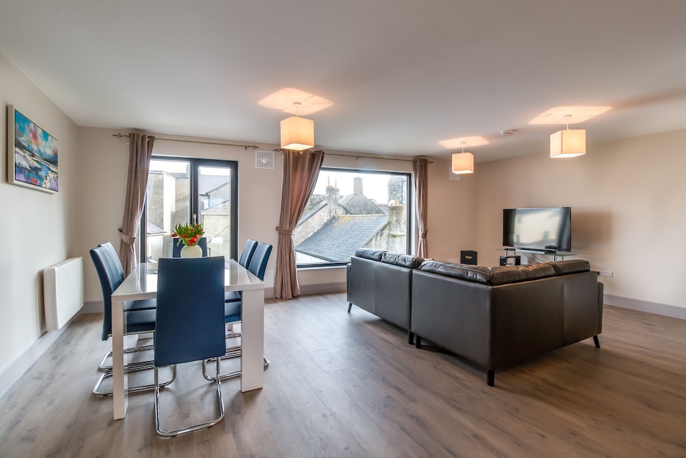 The Central Park Apartment 1 — 4-Star Luxury Hotel in Cill Airne, Republic of Ireland