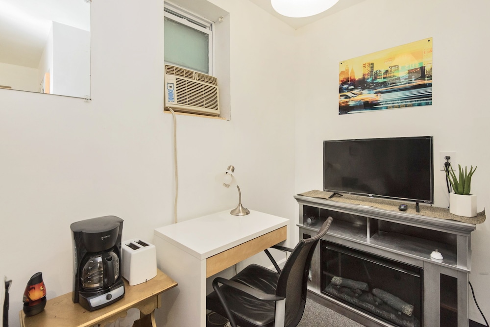 Racpanos Modern Stay on Forrest Street - photo 22