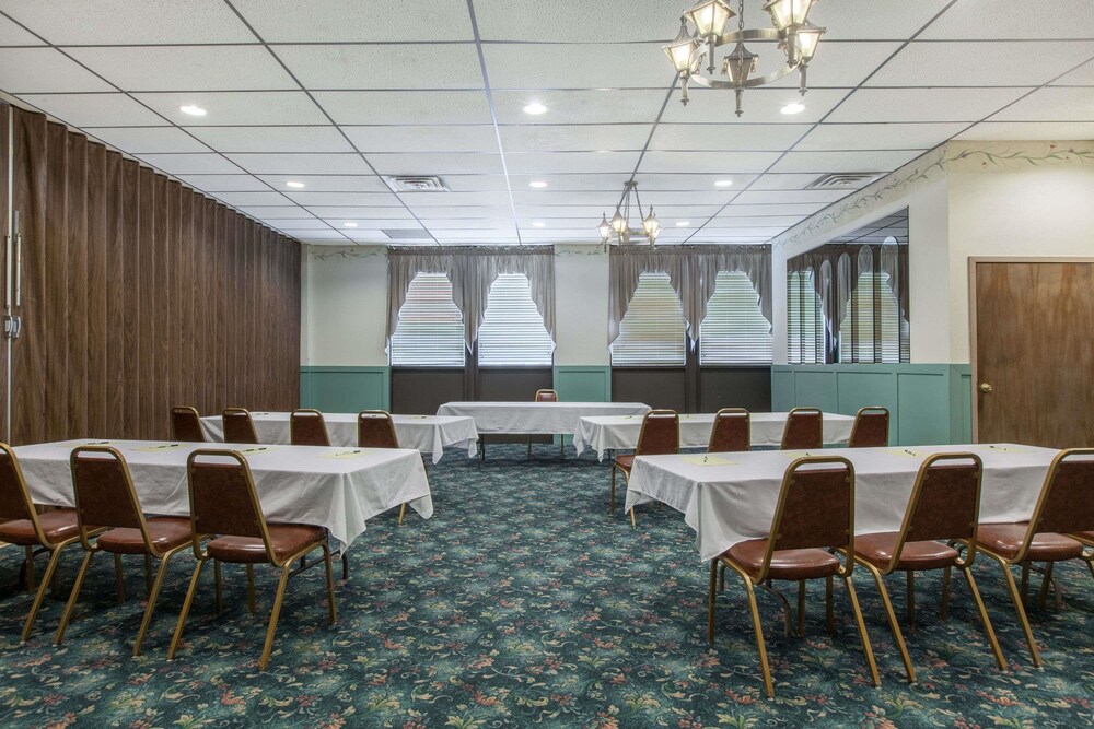 Rodeway Inn Little Falls - photo 17