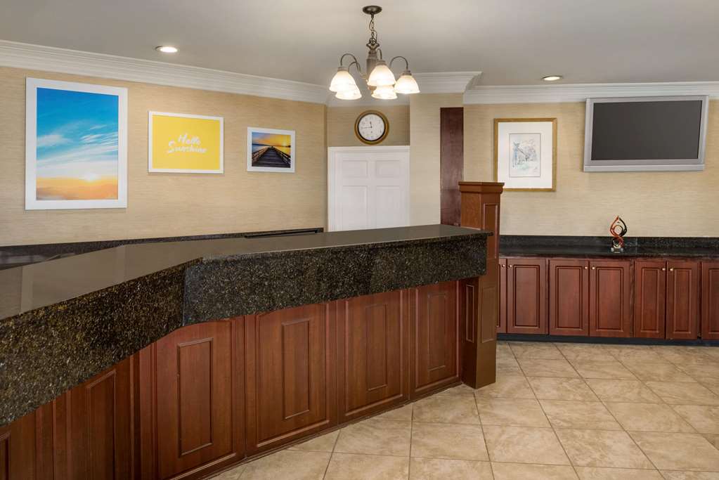 Days Inn by Wyndham Whitmore Lake - photo 5