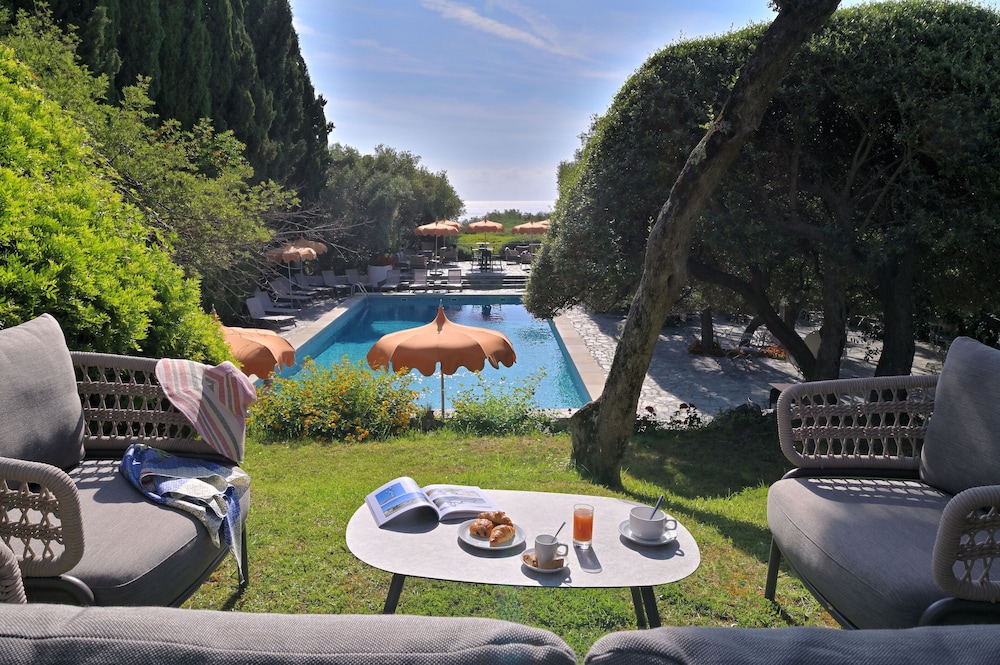 Hotel Pietracap — 4-Star Luxury Hotel in San-Martino-Di-Lota, France