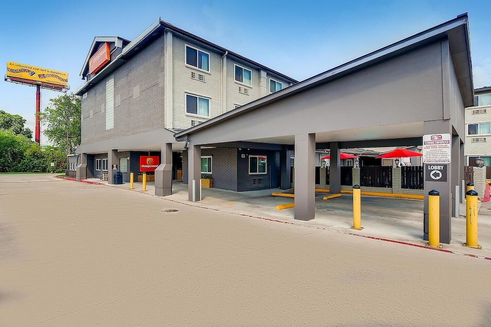 Orangewood Inn & Suites Midtown - photo 60