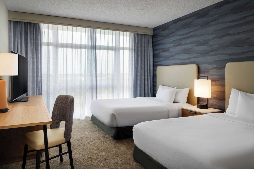 Embassy Suites by Hilton Charleston Airport Convention Ctr - photo 10