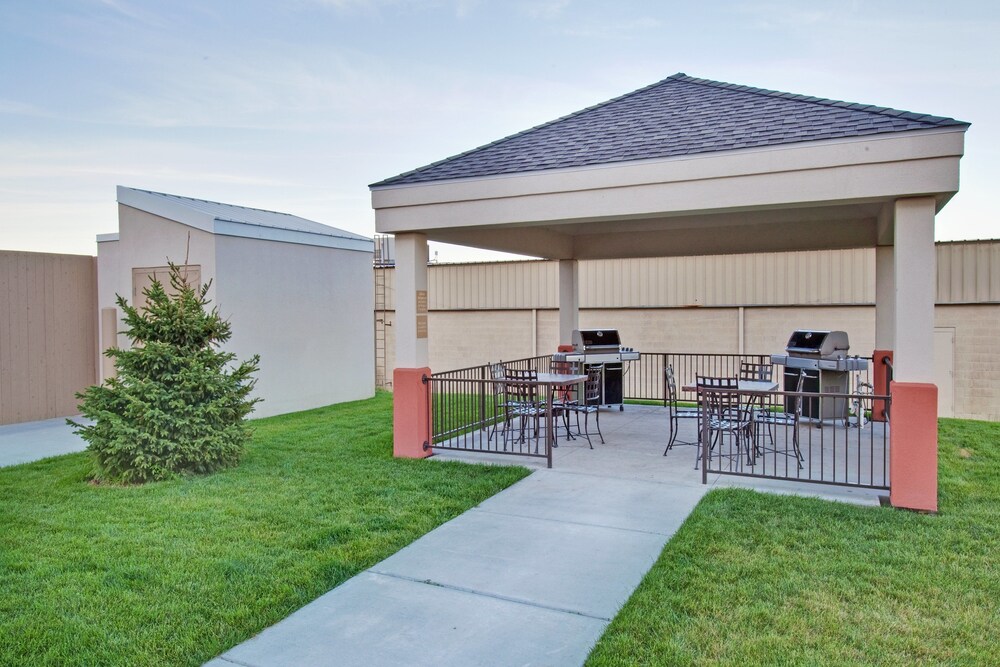 Candlewood Suites Williston by IHG - photo 21