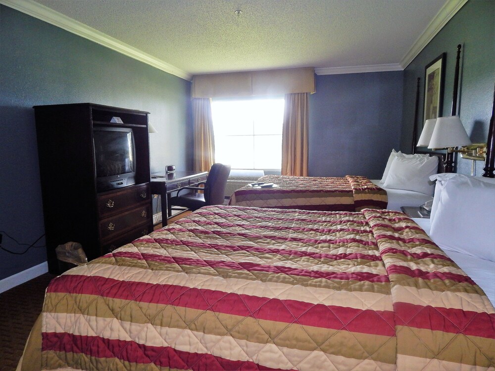 Richmond Suites Hotel - photo 9