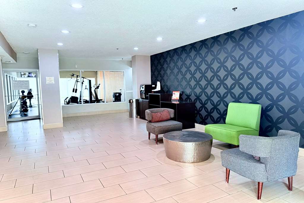 La Quinta Inn & Suites by Wyndham Orlando Universal area - photo 3