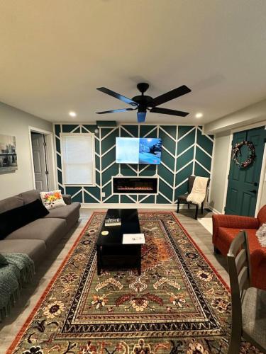 Serenity Haven Modern Retreat — 4-Star Luxury Hotel in Charlotte, United States