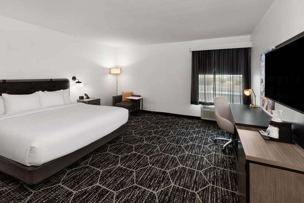 La Quinta Inn & Suites by Wyndham Austin Parmer Tech Ridge - photo 16