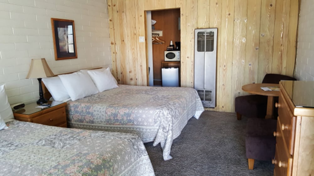 Bishop Village Motel - photo 9