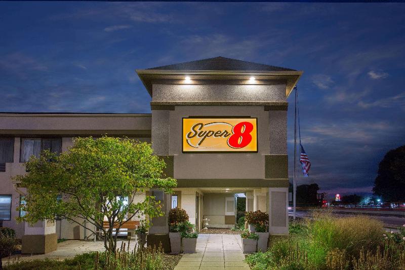 Super 8 by Wyndham Beloit - photo 2