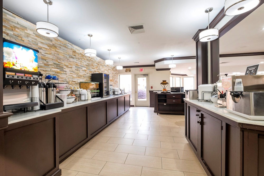 Red Roof Inn PLUS & Suites Knoxville West Cedar Bluff - photo 43