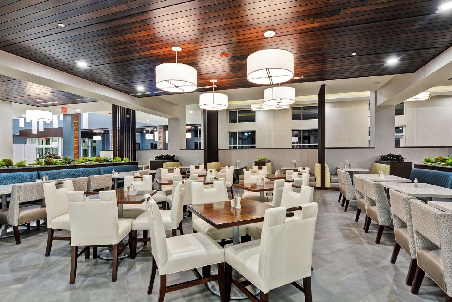 Embassy Suites by Hilton Plainfield Indianapolis Airport - photo 13