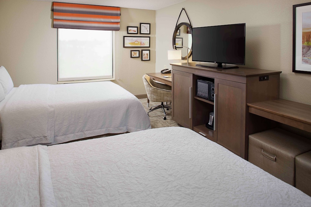 Hampton Inn Garden City Long Island - photo 14