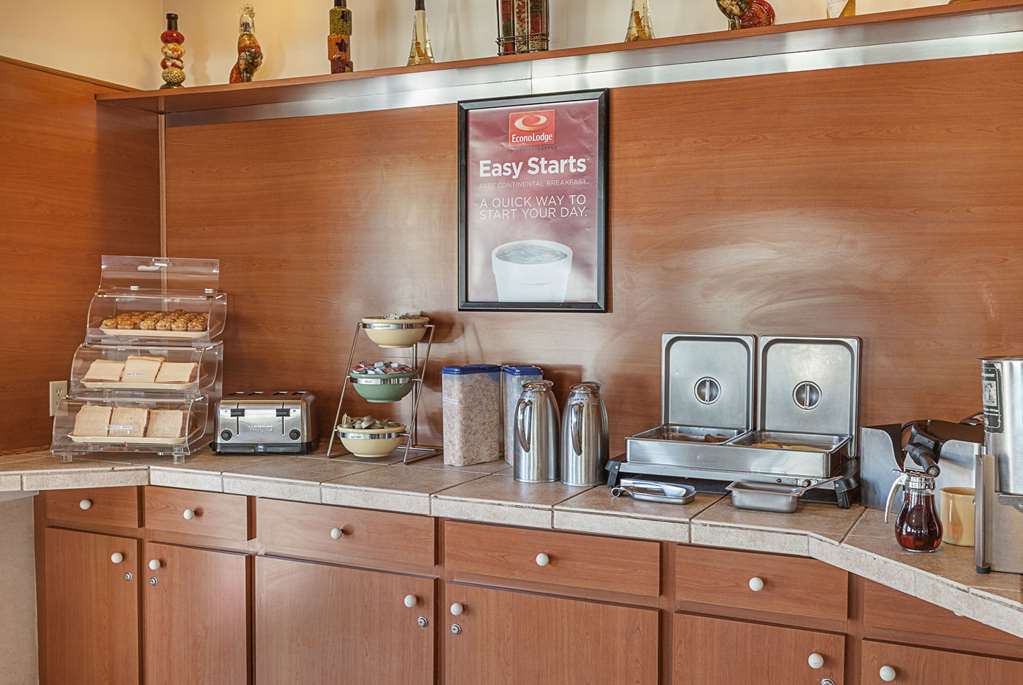 Econo Lodge San Antonio South - photo 29