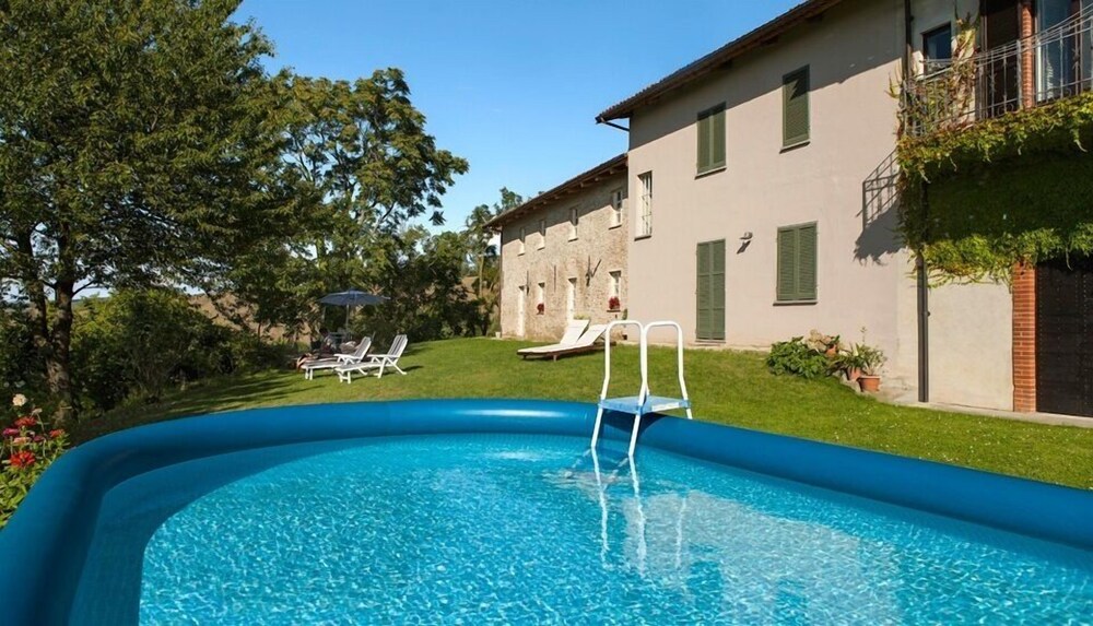 Agriturismo Minaldo — 4-Star Luxury Hotel in Dogliani, Italy