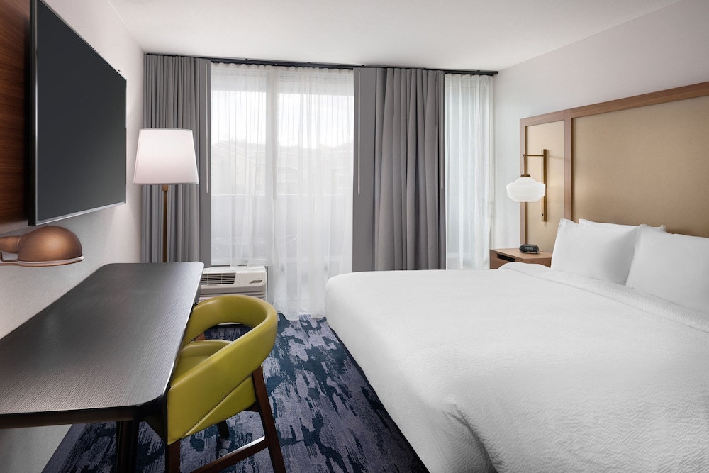 Fairfield Inn & Suites by Marriott Boulder - photo 10