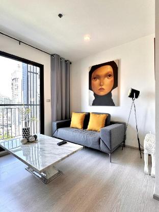 Luxury Art apt Downtown Metro Bangkok Kitchen living room — 4-Star Luxury Hotel in Bangkok, Thailand