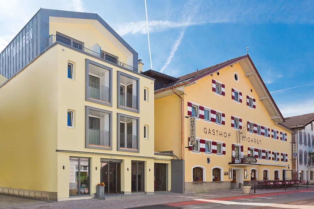 Hotel Zum Mohren — 4-Star Luxury Hotel in Reutte, Austria