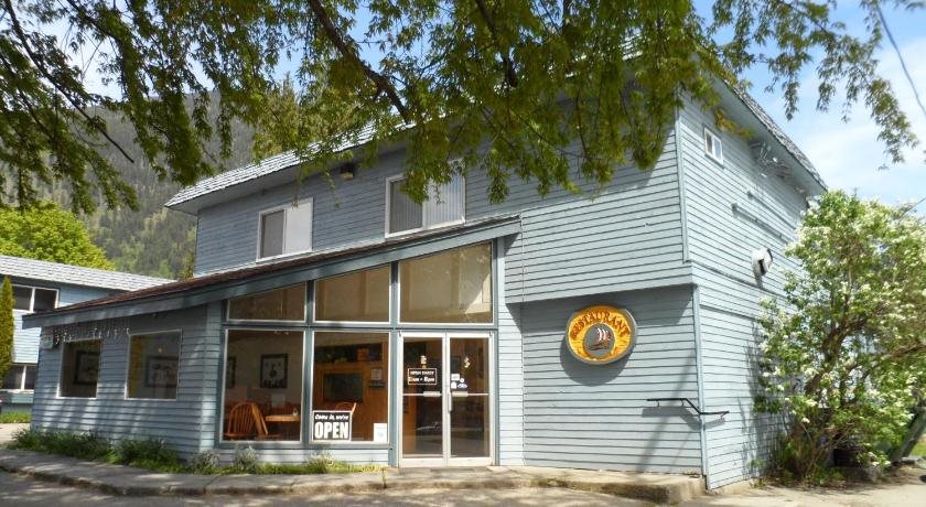 Valhalla Inn - carbon neutral hotel in Castlegar