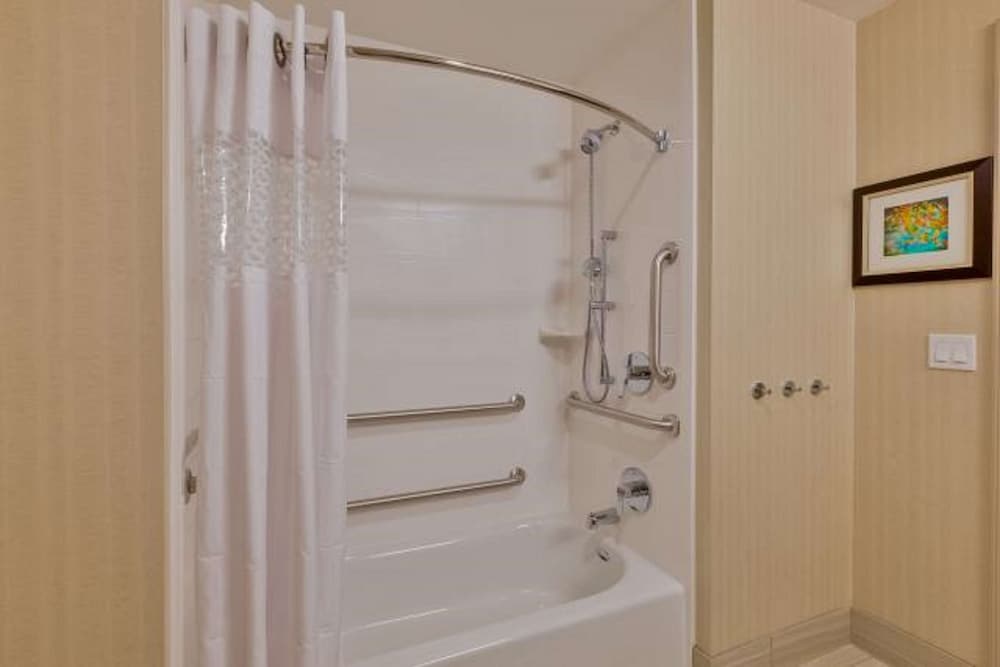 Hampton Inn & Suites Bend - photo 27