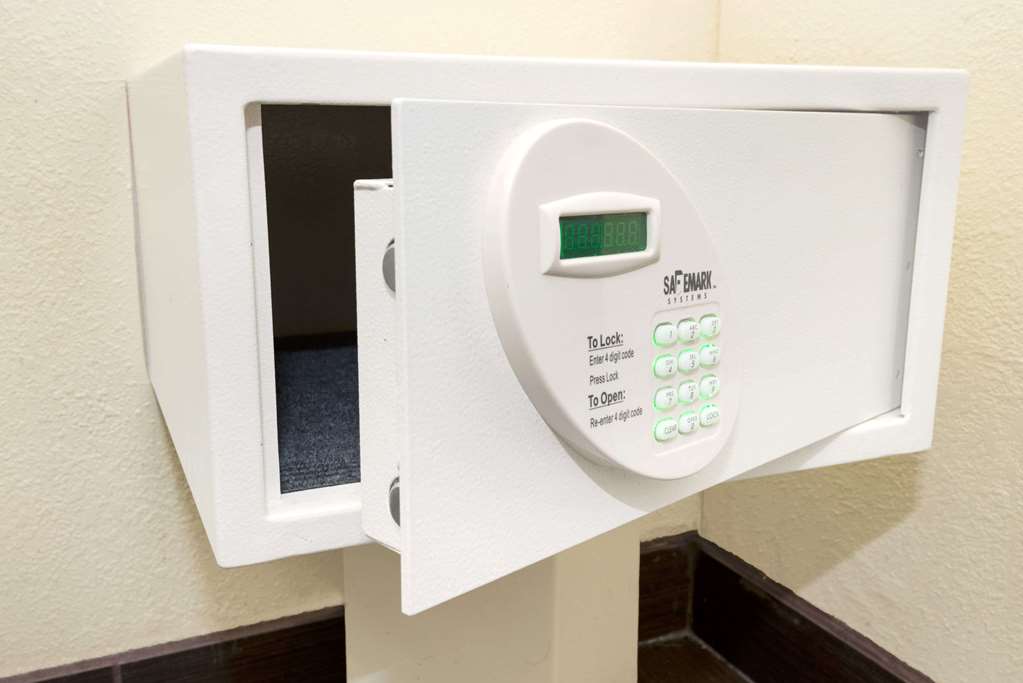 Days Inn & Suites by Wyndham Albuquerque West - photo 15