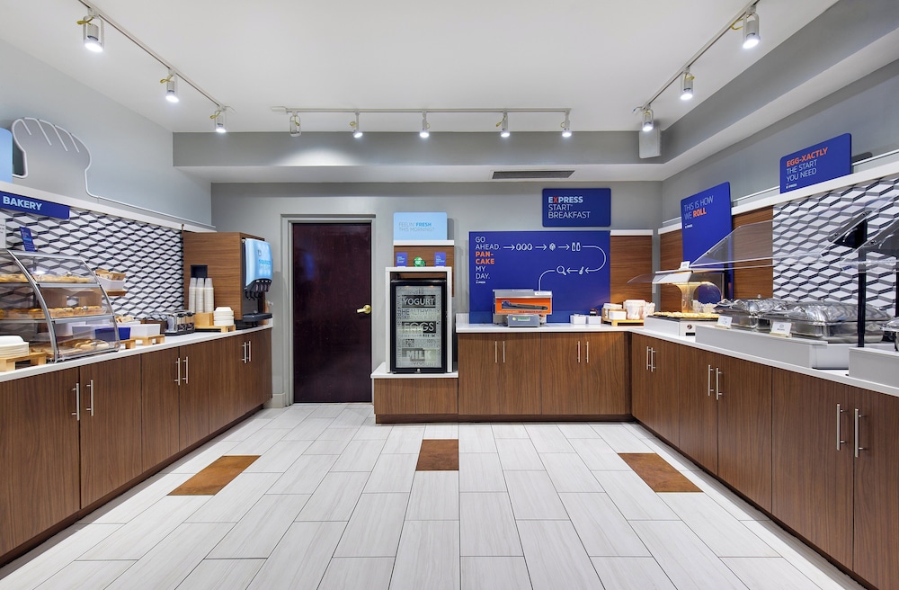 Holiday Inn Express Hotel and Suites Kings Mountain by IHG - photo 49
