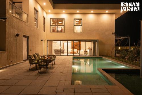 StayVista's The Sweet Life 5BHK Luxury Farm stay with Private Pool in Sohna — 4-Star Luxury Hotel in Sohna, India