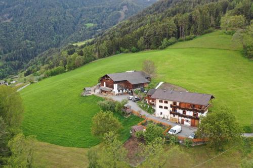 Rasöller Hof - carbon neutral hotel in Villandro
