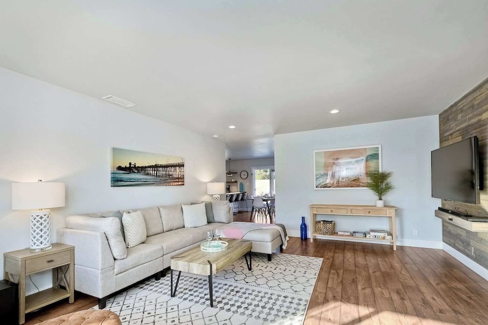 Immaculate 3 BDR in Oceanside Private Pool & Spa - photo 13