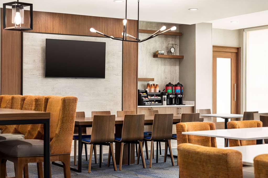 La Quinta Inn & Suites by Wyndham Austin South - photo 28