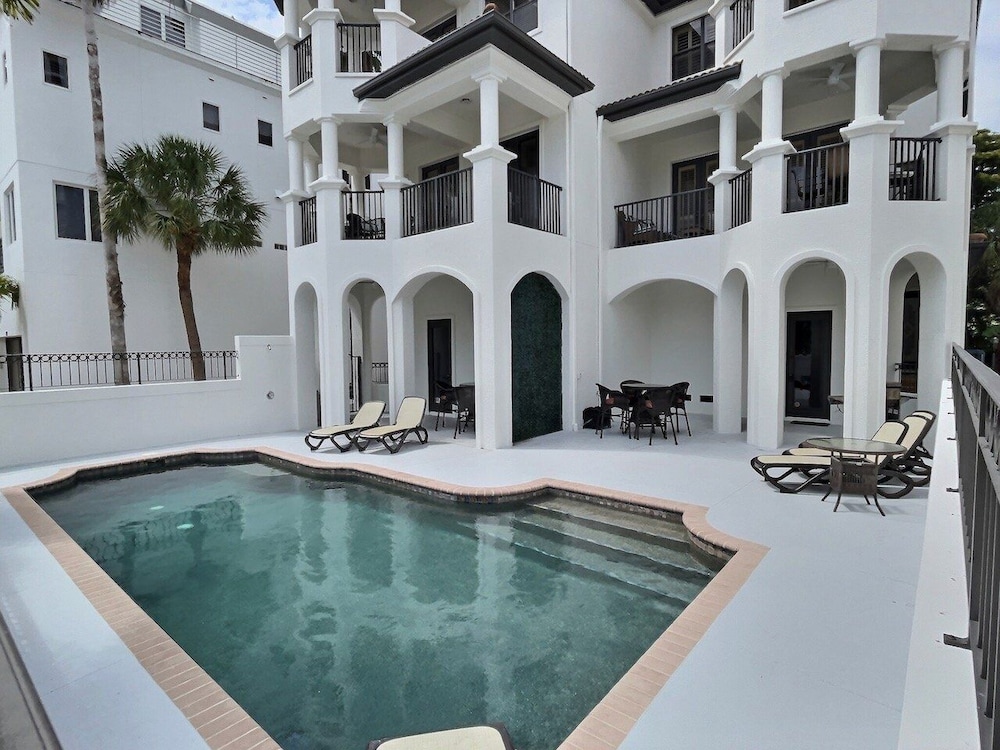 Siesta Escape Combined - last minute hotel in Siesta Key