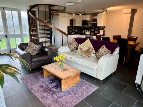 Cader Mountain View Cottage with Hot Tub in Snowdonia — 4-Star Luxury Hotel in Dolgellau, United Kingdom