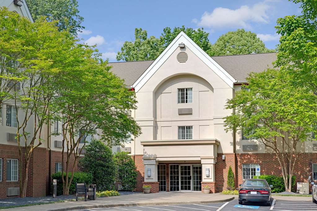 MainStay Suites Charlotte Executive Park - featured photo