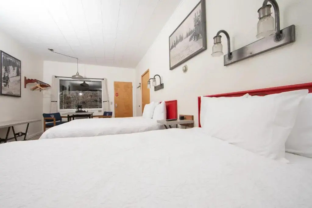 Yodeler Motel - photo 12