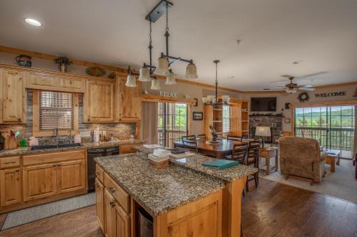 2BR Village At Indian Point 1505 near SDC Free Tickets Daily up to 500 in Branson, United States